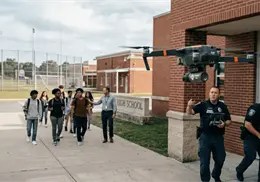 Escuelas de EU usarán drones con gas pimienta para detener tiroteos escolares Escuelas de EU usarán drones con gas pimienta para detener tiroteos escolares