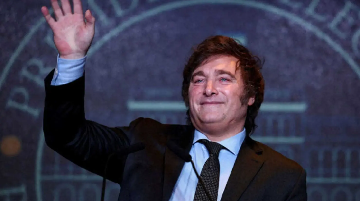 Milei firma decreto para impedir la entrada de extranjeros que ataquen a Argentina