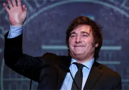 Milei firma decreto para impedir la entrada de extranjeros que ataquen a Argentina Milei firma decreto para impedir la entrada de extranjeros que ataquen a Argentina