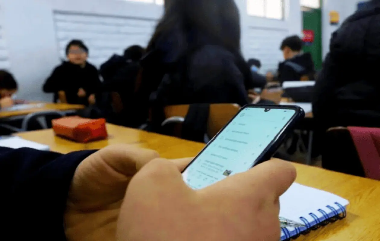 Congreso de Sinaloa aprueba regulación del uso de celulares en escuelas de educación básica y media superior