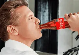 Luis Miguel regresa como imagen de Coca-Cola para celebrar 100 años de la marca en México