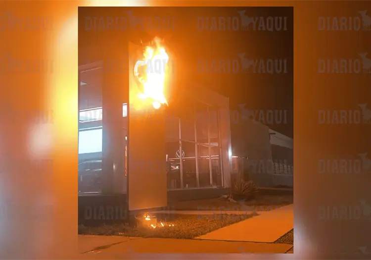 Se incendia anuncio luminoso en agencia Volkswagen de Ciudad Obregón