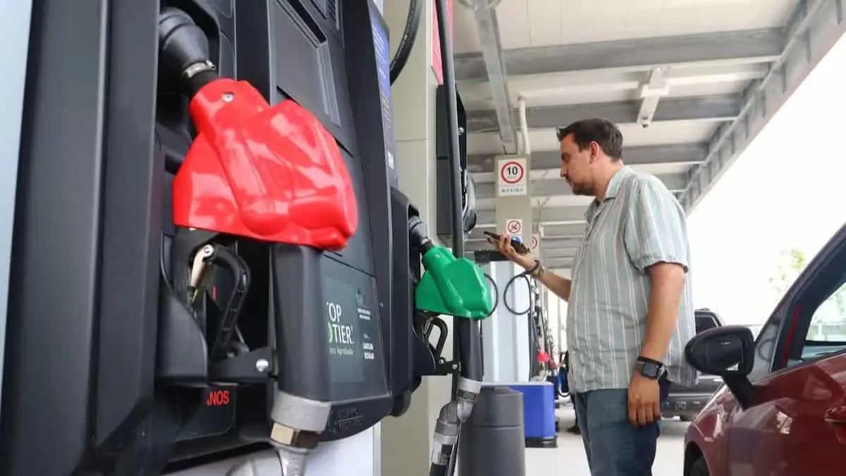 ¿Se puede mezclar gasolina Magna y Premium? Esto es lo que debes saber antes de llenar el tanque