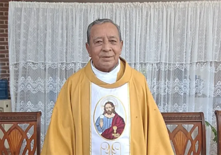 Muere el padre Víctor Quezada Ascencio; será velado en Huatabampo