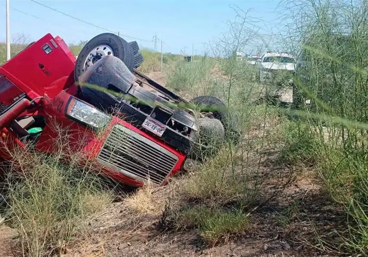 Vuelca tráiler cerca de Pótam