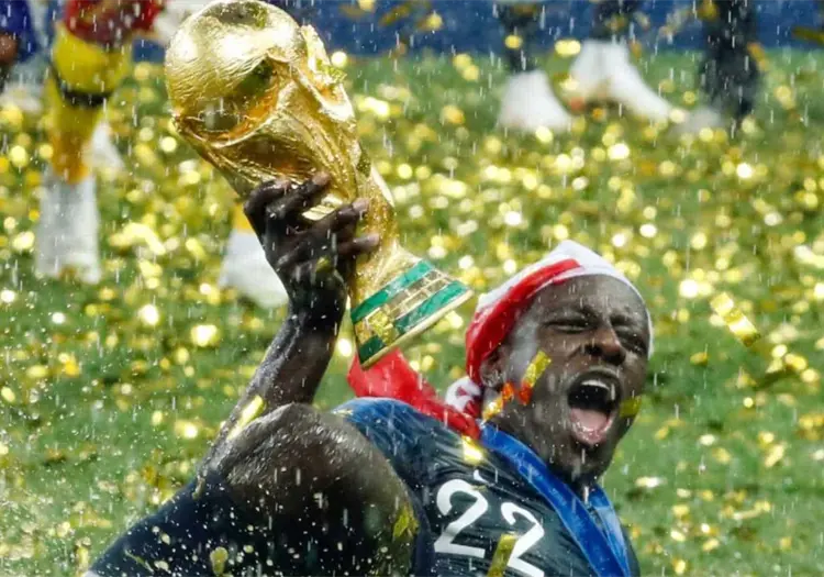 Campeón del mundo pone a la venta su réplica de la Copa y sorprende a los aficionados