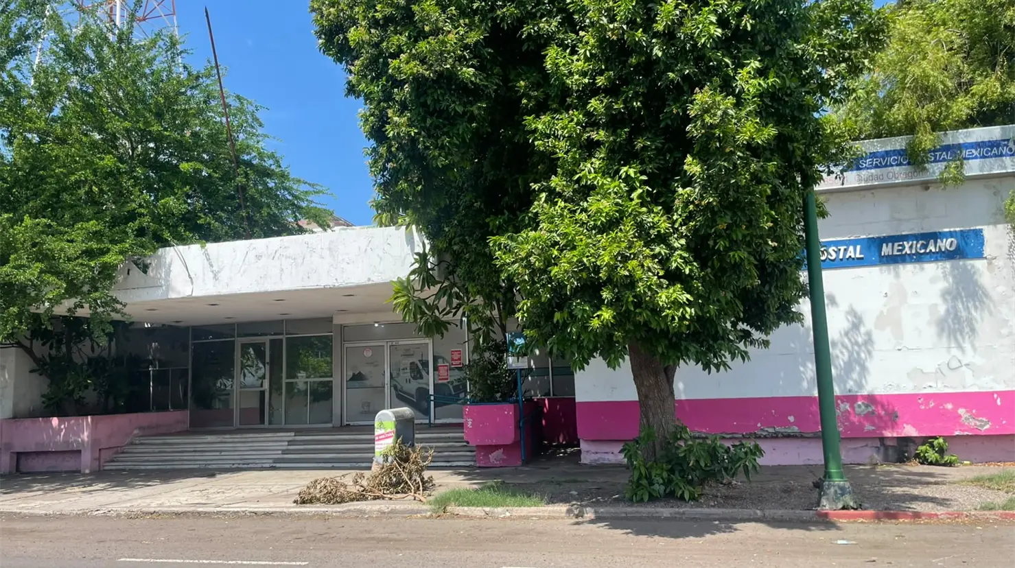 Mientras que se logran los acuerdos, las manifestaciones continuarán en las sedes de Correos de México, además que la dirigencia nacional mantiene mesas de trabajo con las oficinas centrales