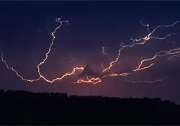 Temporada de lluvias: así puedes proteger tus electrodomésticos de apagones y variaciones de voltaje Temporada de lluvias: así puedes proteger tus electrodomésticos de apagones y variaciones de voltaje