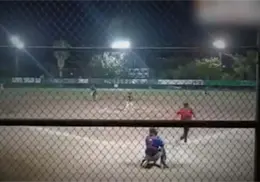 VIDEO | Balacera interrumpe partido de beisbol y desata momentos de pánico en Nogales, Sonora