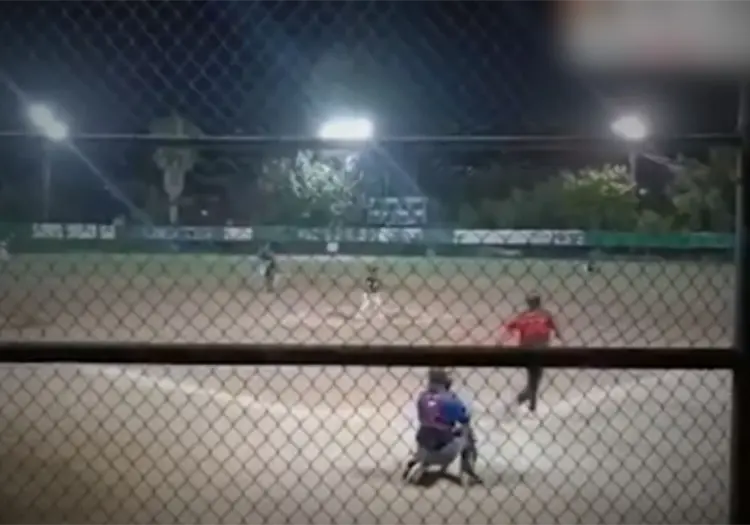 VIDEO | Balacera interrumpe partido de beisbol y desata momentos de pánico en Nogales, Sonora