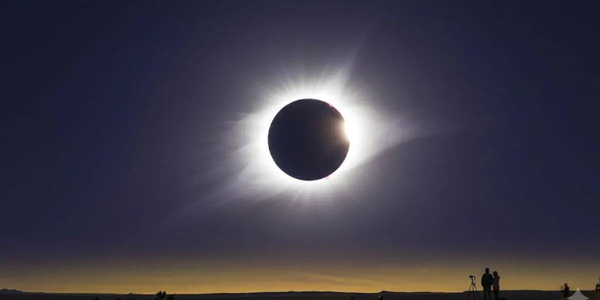 La alineación del Sol, la Luna y la Tierra ofrecerá un espectáculo natural que podrá observarse desde diferentes regiones del planeta.