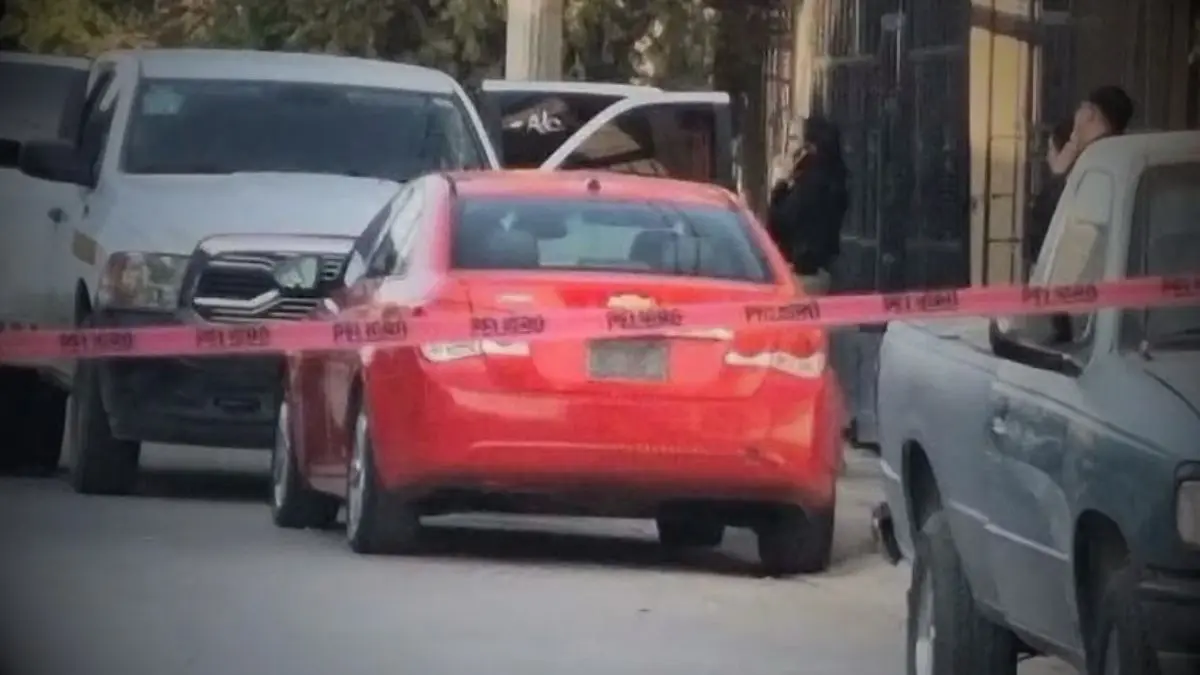 Exnovio irrumpe en vivienda y ataca a balazos a una familia en Ciudad Juárez; cinco personas resultan heridas