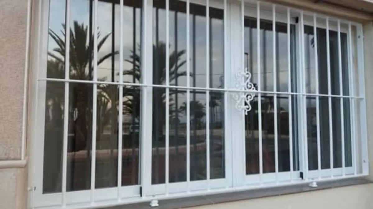 ¿Por qué algunas personas están pintando líneas blancas en sus ventanas? Esto dicen los expertos