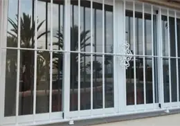 ¿Por qué algunas personas están pintando líneas blancas en sus ventanas? Esto dicen los expertos ¿Por qué algunas personas están pintando líneas blancas en sus ventanas? Esto dicen los expertos