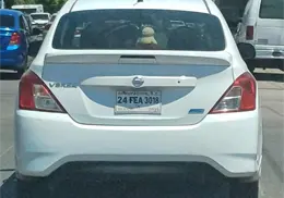 Respetan a poseedores de autos “chocolate”