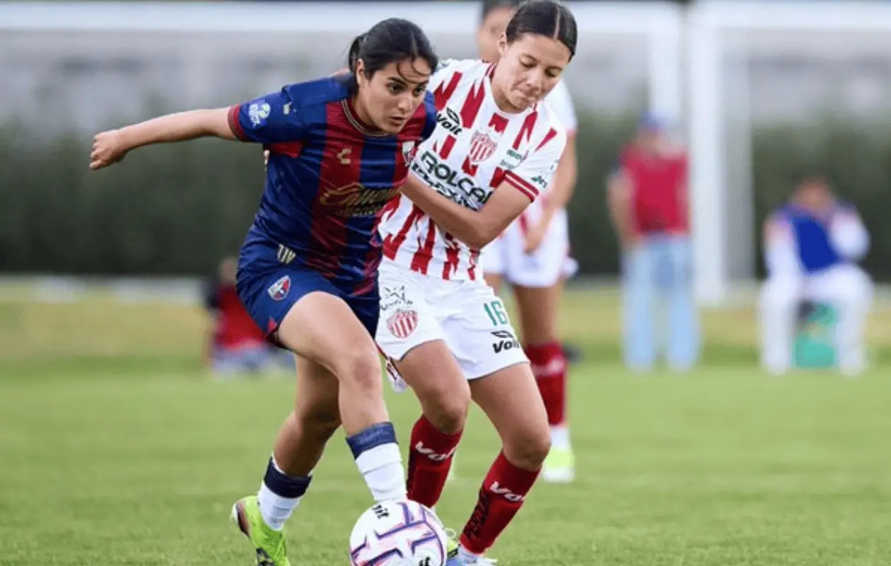 Comentarista llama “colágenos” a futbolistas de Atlante vs Necaxa; redes reaccionan