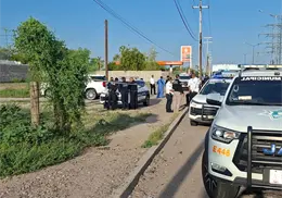 Localizan tres cuerpos sin vida en un vehículo