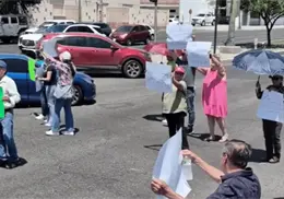 Protestan en Hermosillo por detención de trabajador del “Doctor de los sueros” Protestan en Hermosillo por detención de trabajador del “Doctor de los sueros”