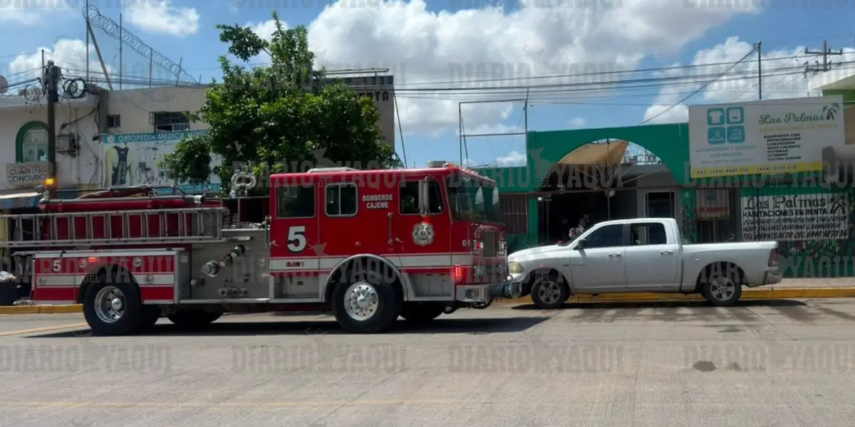 Incendio en lavandería frente al IMSS de Ciudad Obregón moviliza a bomberos