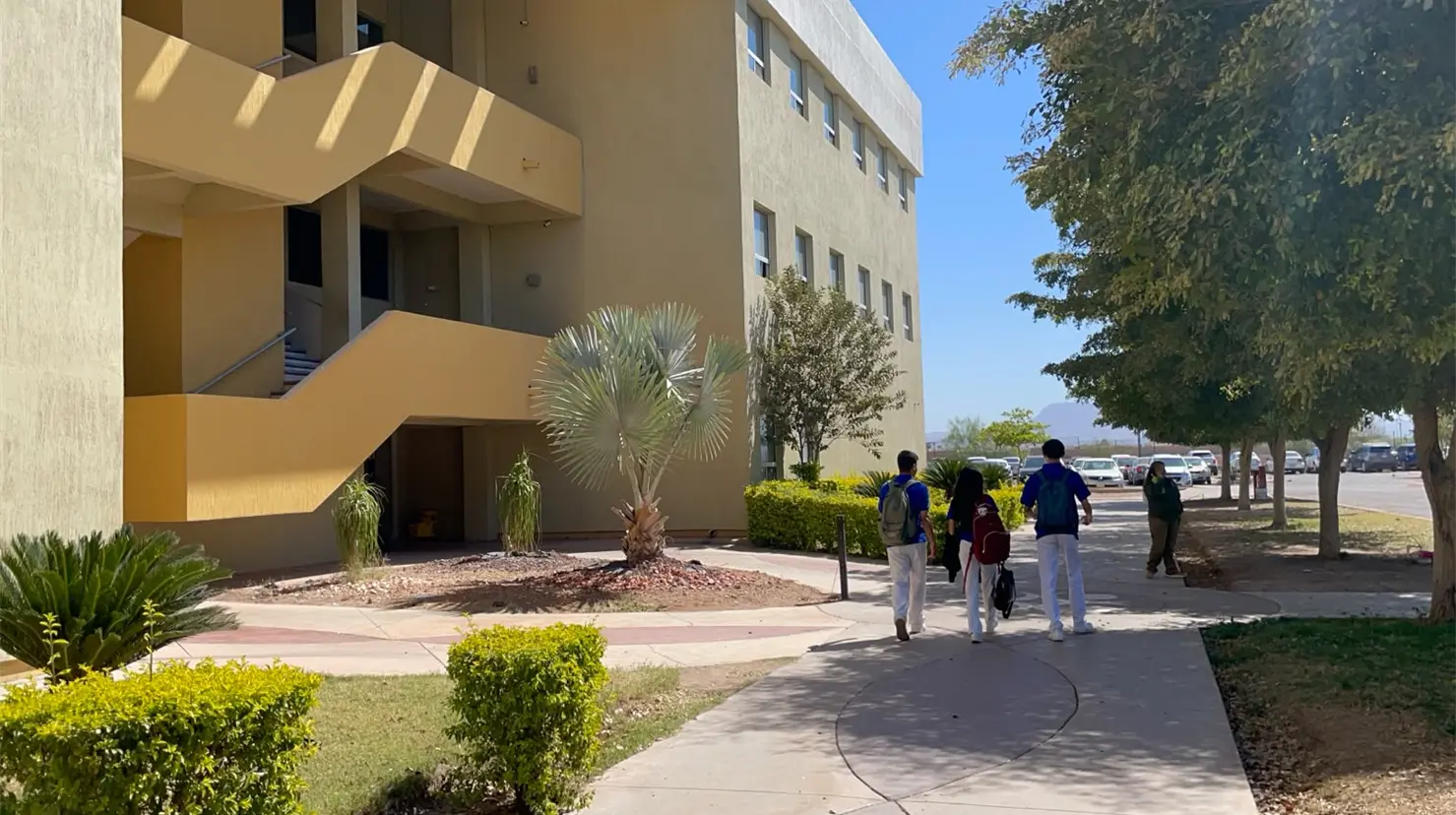 Los universitarios arrancaron sus clases después del periodo vacacional de verano y las instituciones educativas se encargaron de recibirlos y dar la bienvenida respectiva