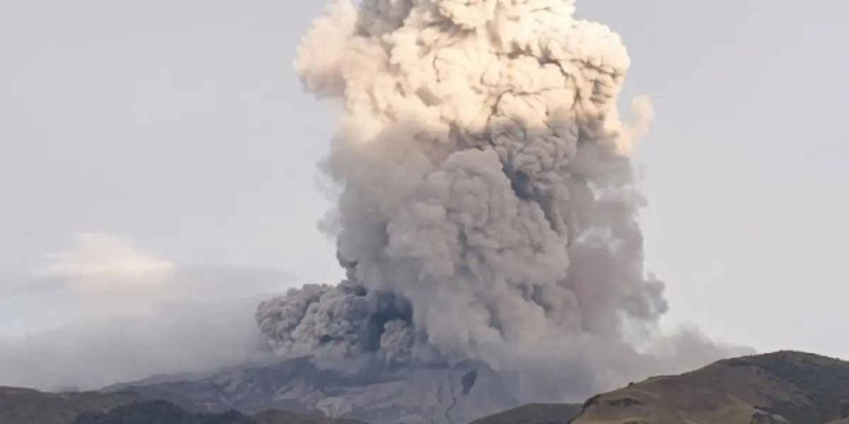 El volcán Puracé registró emisiones de ceniza en medio de la emergencia que vive Colombia tras el fuerte terremoto.
