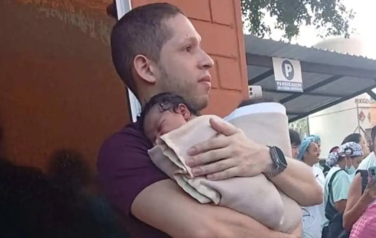 Médico arriesga su vida para salvar a bebés durante evacuación por terremoto en Colombia