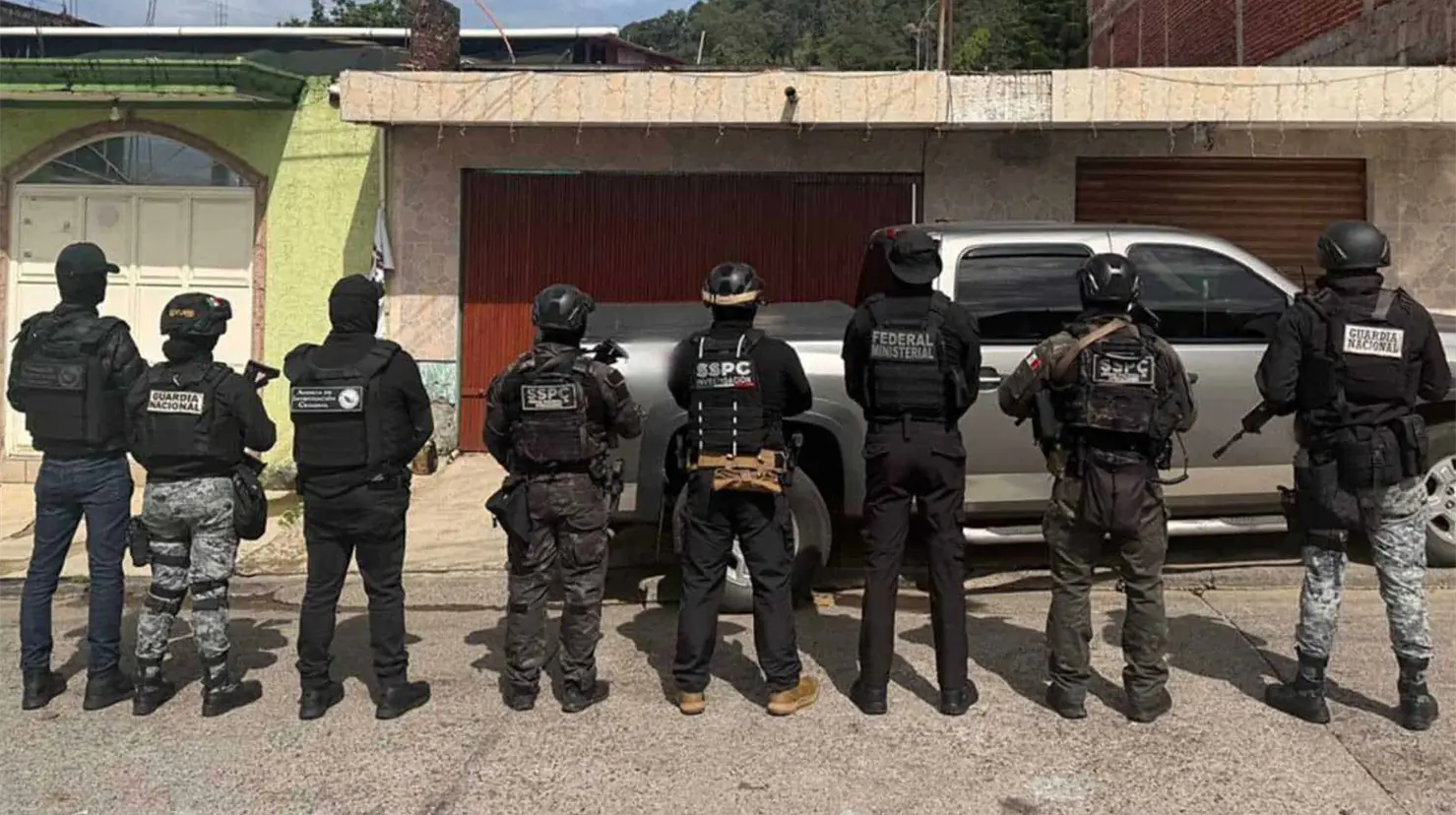 México detiene a 12 presuntos extorsionadores ligados al sector aguacatero en Michoacán