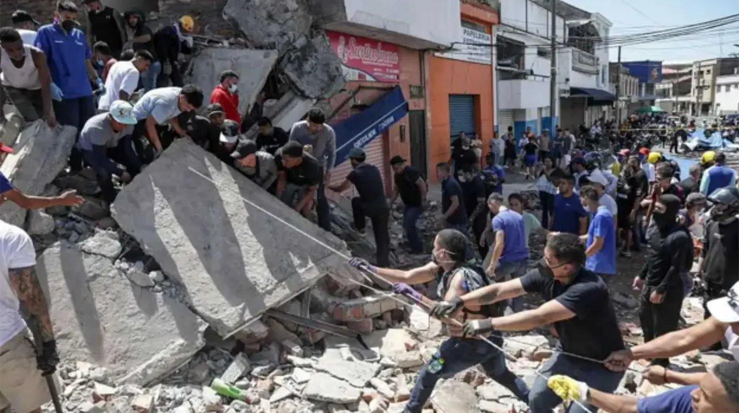 Suman 250 muertos tras devastador terremoto que sacudió Colombia