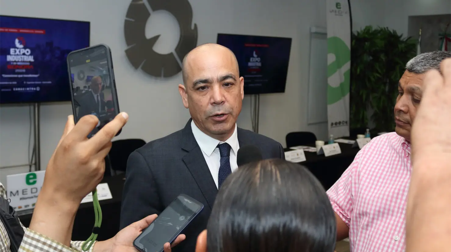 El presidente de Canacintra Hermosillo consideró necesario estrechar la relación empresarial entre ambos estados para facilitar la llegada de compañías de Arizona a Sonora y, al mismo tiempo, impulsar a empresas sonorenses hacia nuevos mercados