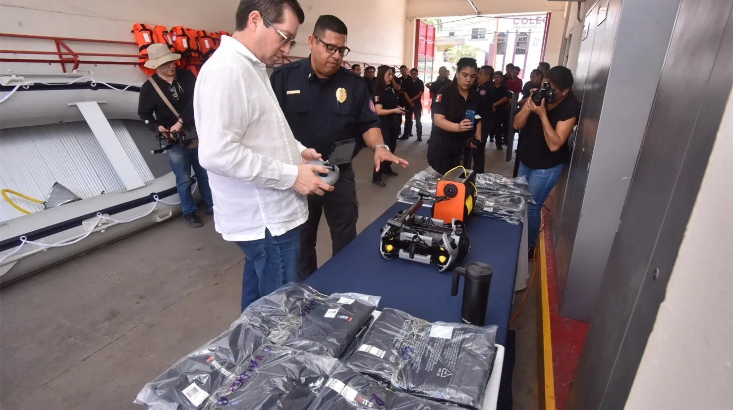 Equipan a Bomberos de Navojoa para rescate acuático