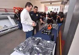 Equipan a Bomberos de Navojoa para rescate acuático
