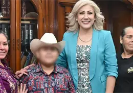 Claudia Santacruz reconoce a Brandon, talento cajemense que representa con orgullo a Sonora