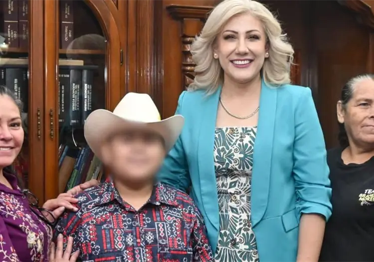 Claudia Santacruz reconoce a Brandon, talento cajemense que representa con orgullo a Sonora