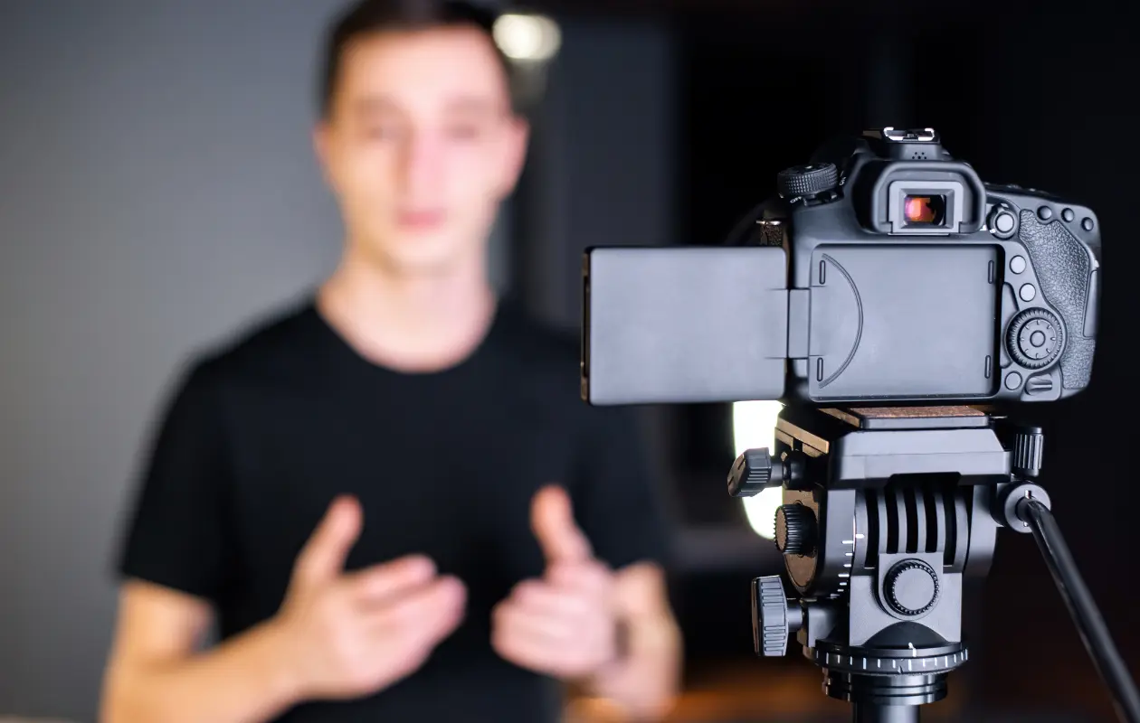 Universidad de Arizona crea licenciatura para formar influencers profesionales