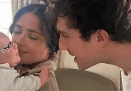 Salma Hayek debuta como abuela con el nacimiento de su nieto François
