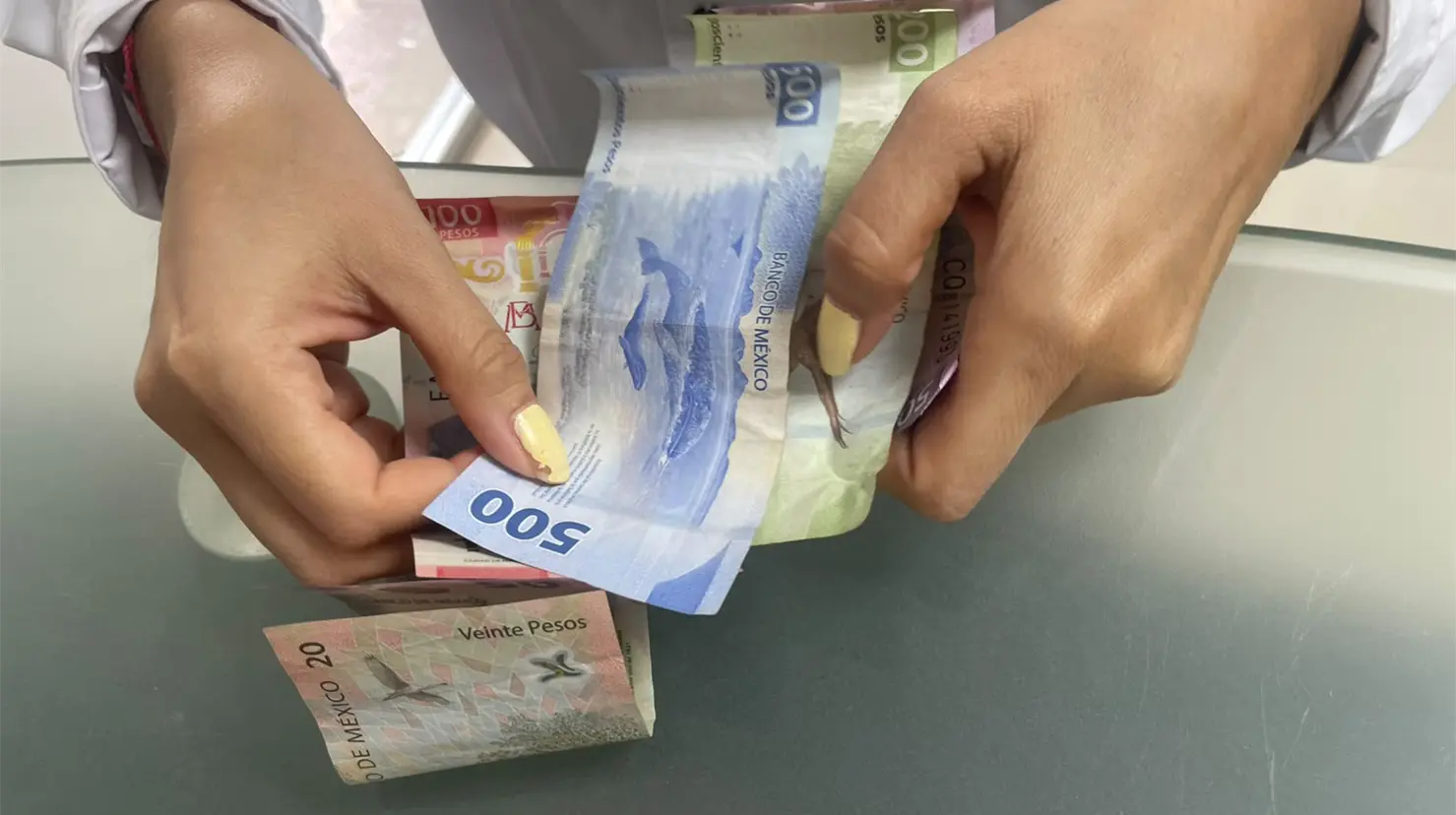 Según la Encuesta Nacional de Salud Financiera, el 63 por ciento de la población recurre a préstamos de familiares o amigos en caso de una emergencia y el 19 por ciento usa tarjeta o crédito formal