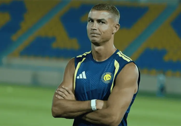 Cristiano Ronaldo presume su anillo de boda en su regreso a los entrenamientos con Al-Nassr