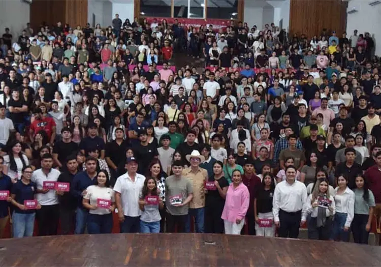 Llegan becas a casi 6 mil universitarios en Navojoa