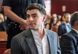 Luigi Mangione se declara culpable en juicio por el asesinato del CEO de UnitedHealthcare Luigi Mangione se declara culpable en juicio por el asesinato del CEO de UnitedHealthcare