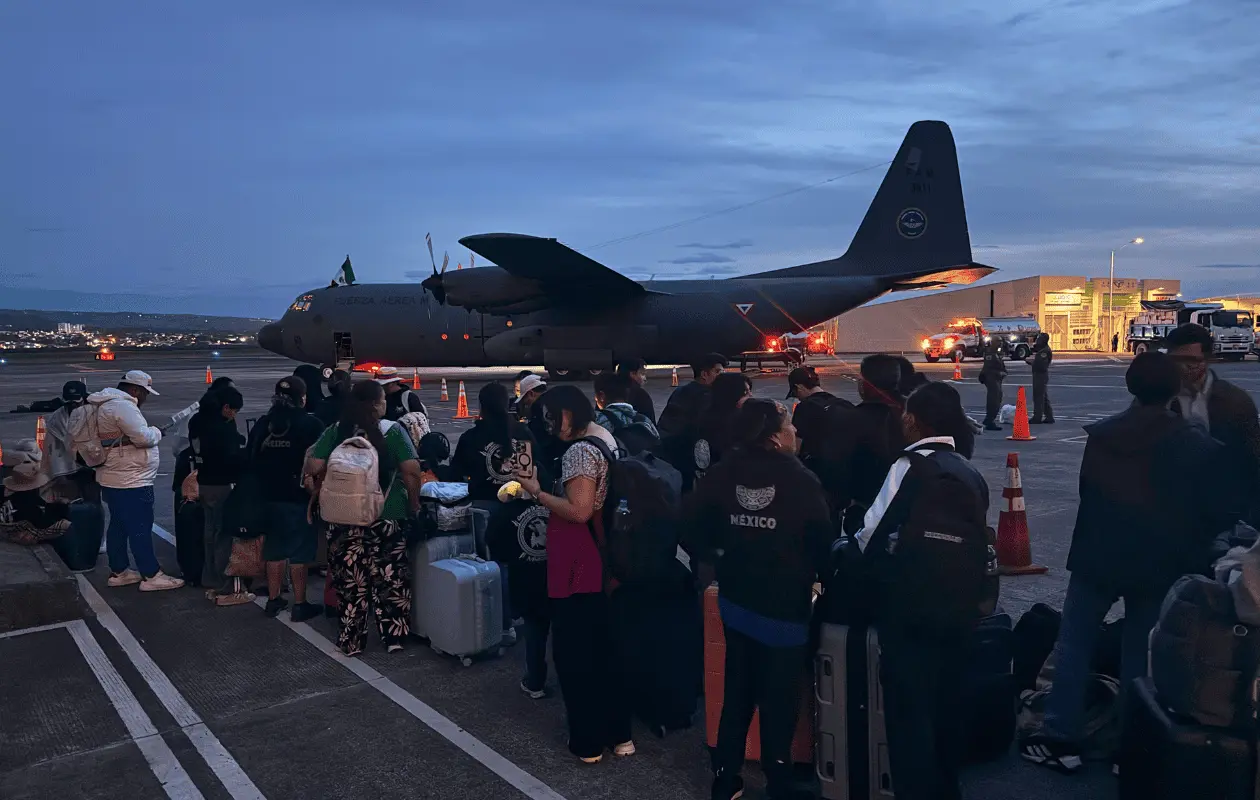 Fuerza Aérea Mexicana repatria a 36 connacionales desde Colombia