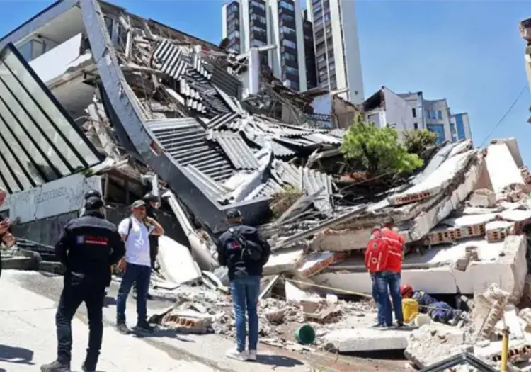 Terremoto de 7.4 en Colombia deja ya 281 muertos y casi 4 mil heridos; buscan a 379 desaparecidos