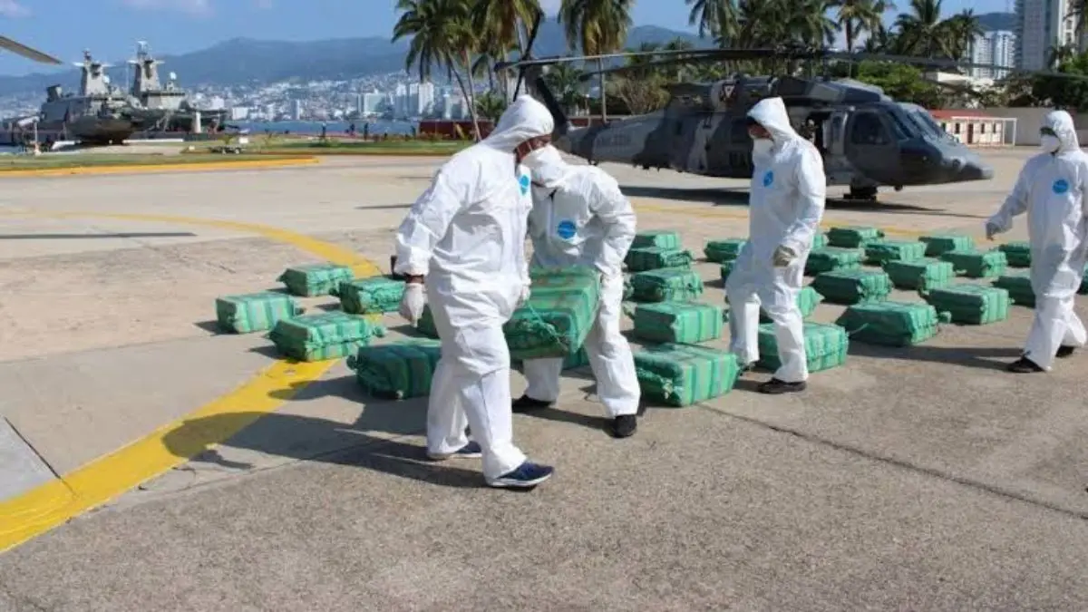 Marina intercepta embarcación con casi dos toneladas de cocaína frente a Guerrero; hay dos detenidos