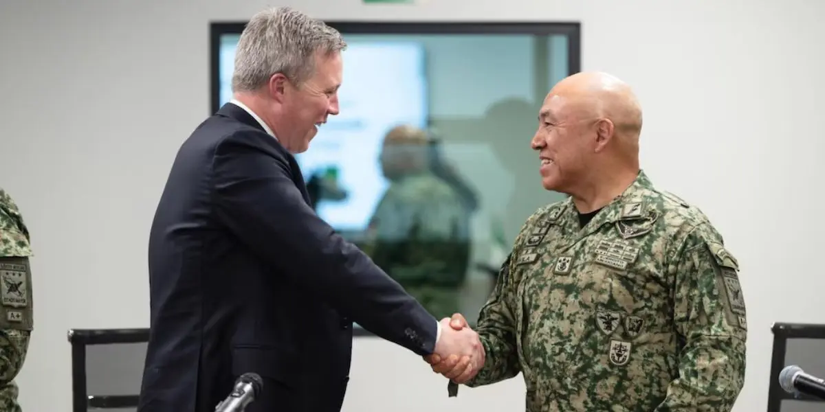 México y Estados Unidos acordaron ampliar la cooperación tecnológica para fortalecer las capacidades mexicanas frente al uso de drones por grupos criminales. (Foto: Embajador Ronald Johnson)