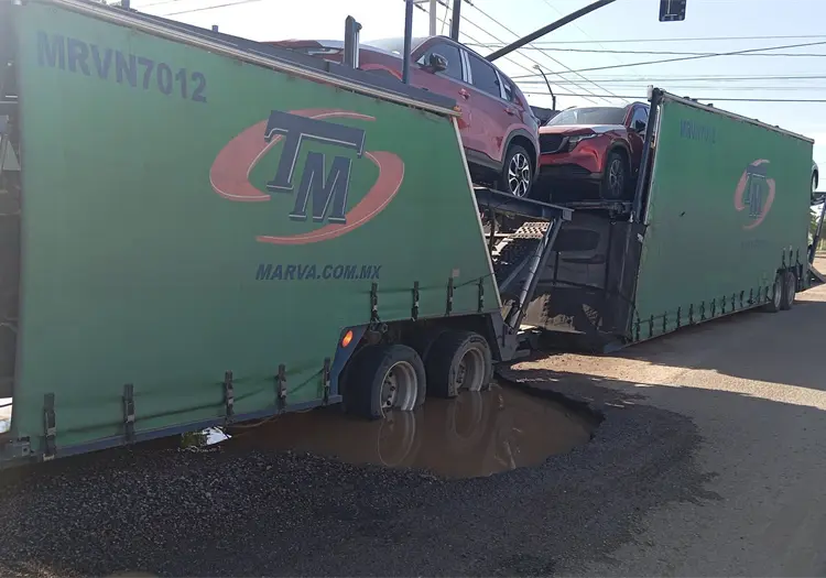 Navojoa se llena de baches tras el paso de las lluvias