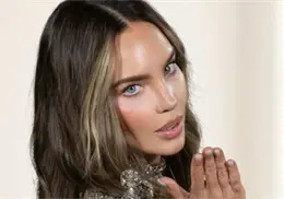 Belinda celebra sus 37 años rodeada de flores y globos