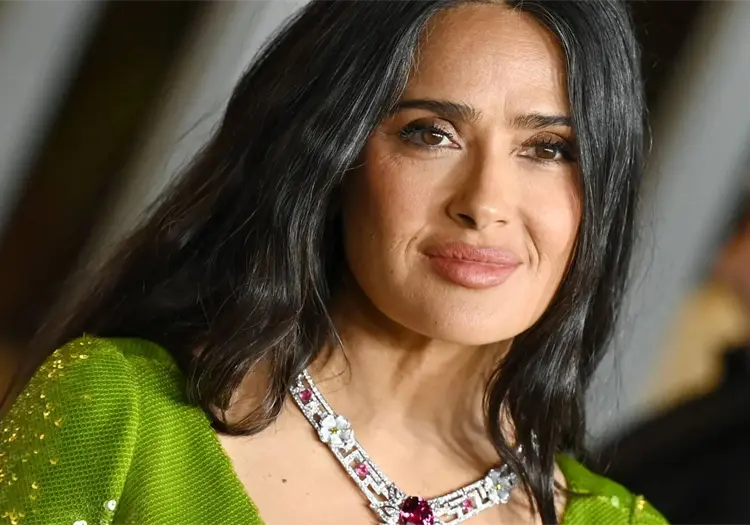 Salma Hayek se convierte en abuela por primera vez