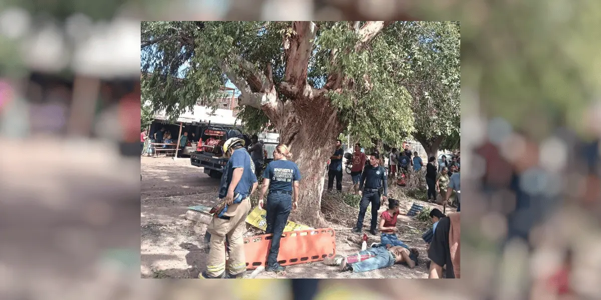 Bomberos auxilian a sujeto que sufrió descarga eléctrica en Pueblo Yaqui