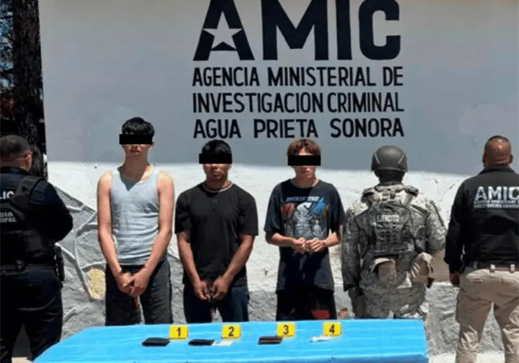 Detienen a tres durante cateo en Agua Prieta