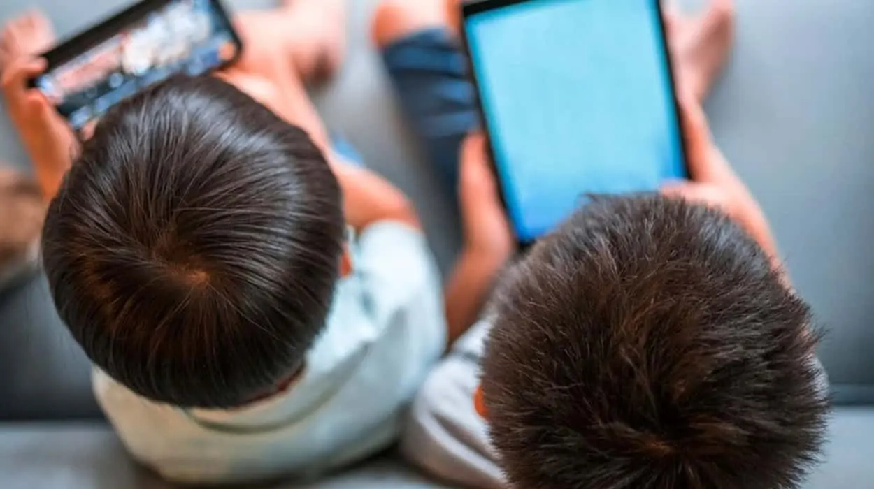 La demanda acusa de diseñar a sabiendas funciones para mantener a los usuarios jóvenes haciendo scrolling