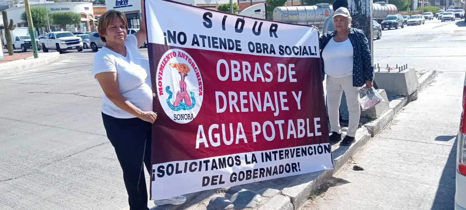 El dirigente aseguró que, aunque se han establecido mesas de trabajo para atender las peticiones, algunas han sido canceladas sin explicación. Entre las principales demandas mencionó obras de agua potable, drenaje, pavimentación y electrificación